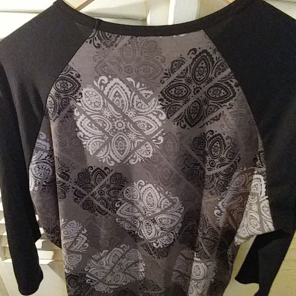 Lularoe Randy T Shirt - Picture 4 of 5